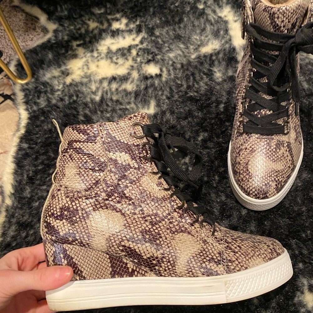 Snakeskin print sneaker wedge sneaker boot heels - Picture 6 of 16